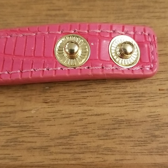 Pink "TOUGH" bracelet - Picture 4 of 7